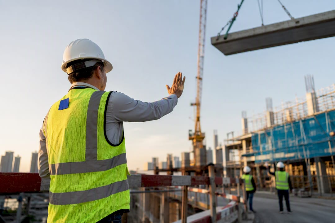 Lifting supervisor directing a controlled crane operation